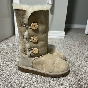 UGG Bailey Boots in Cream with Buttons for Girls